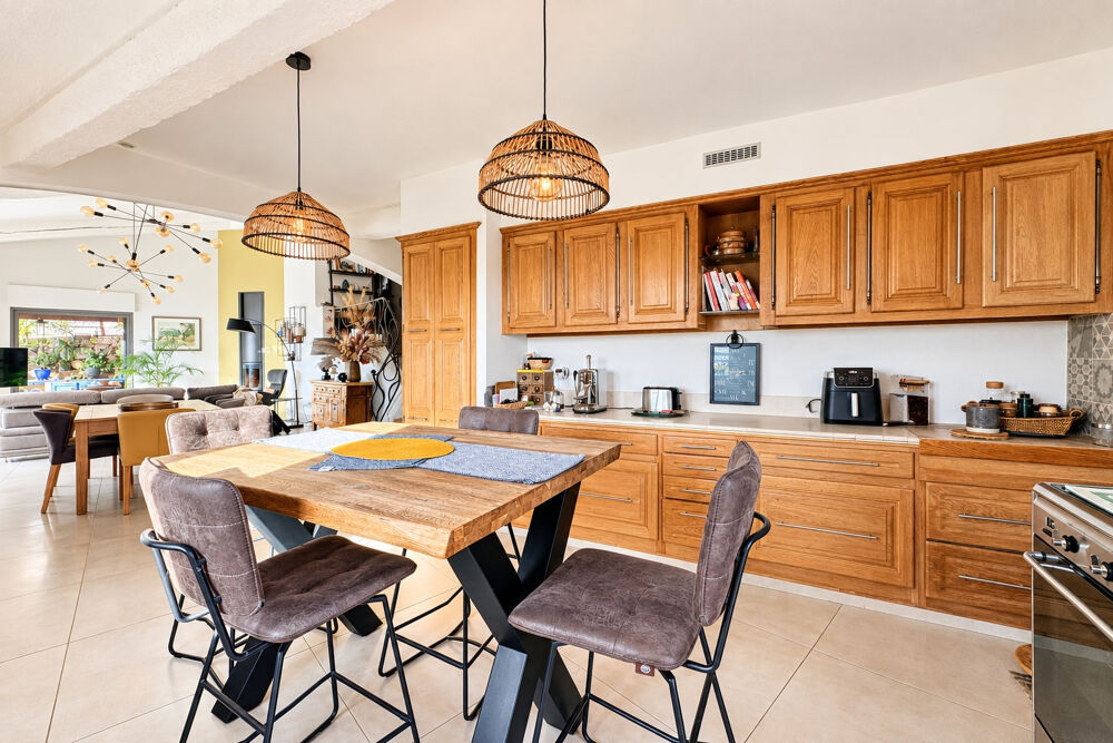 à vendre  Propriété/château Carros (06510)