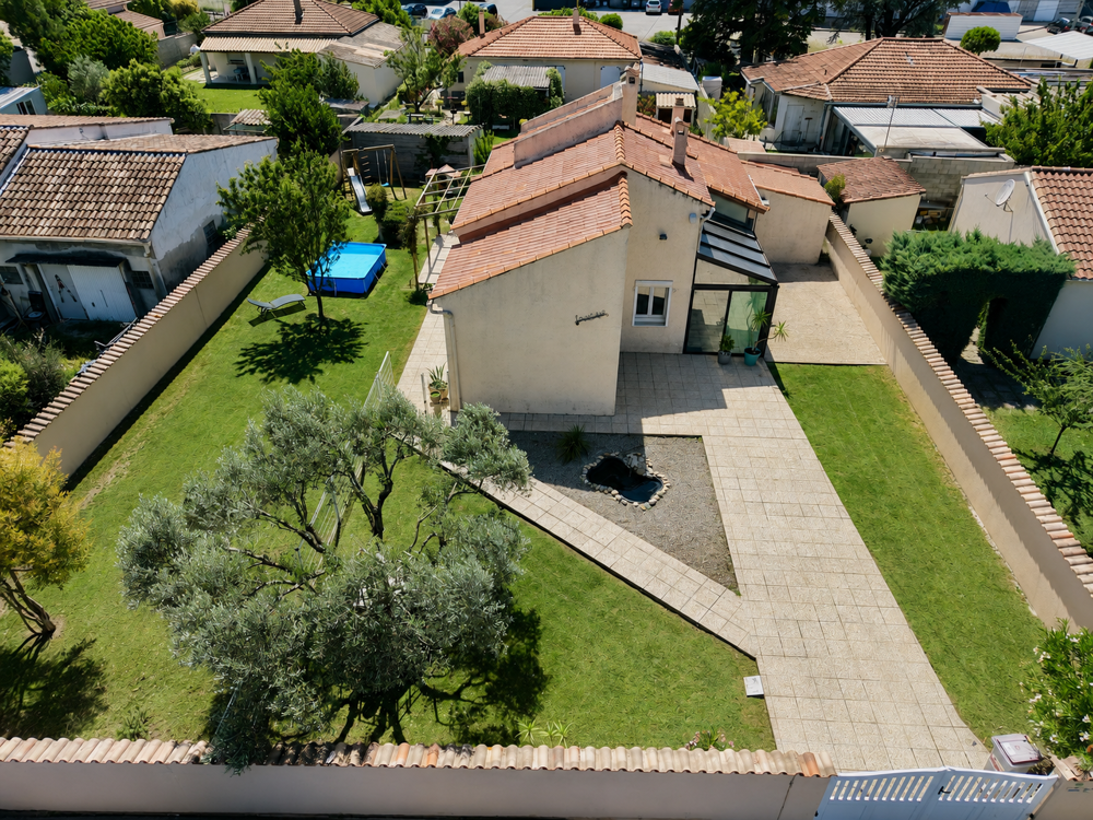 Vente Maison Nathalie SINARD vous présente sur BOLLÈNE   MAISON DE PLAIN PIED   72 M2   2 CHAMBRES   TERRAIN 600M2   GARAGE Bollene