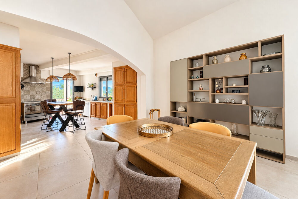 à vendre  Propriété/château Carros (06510)
