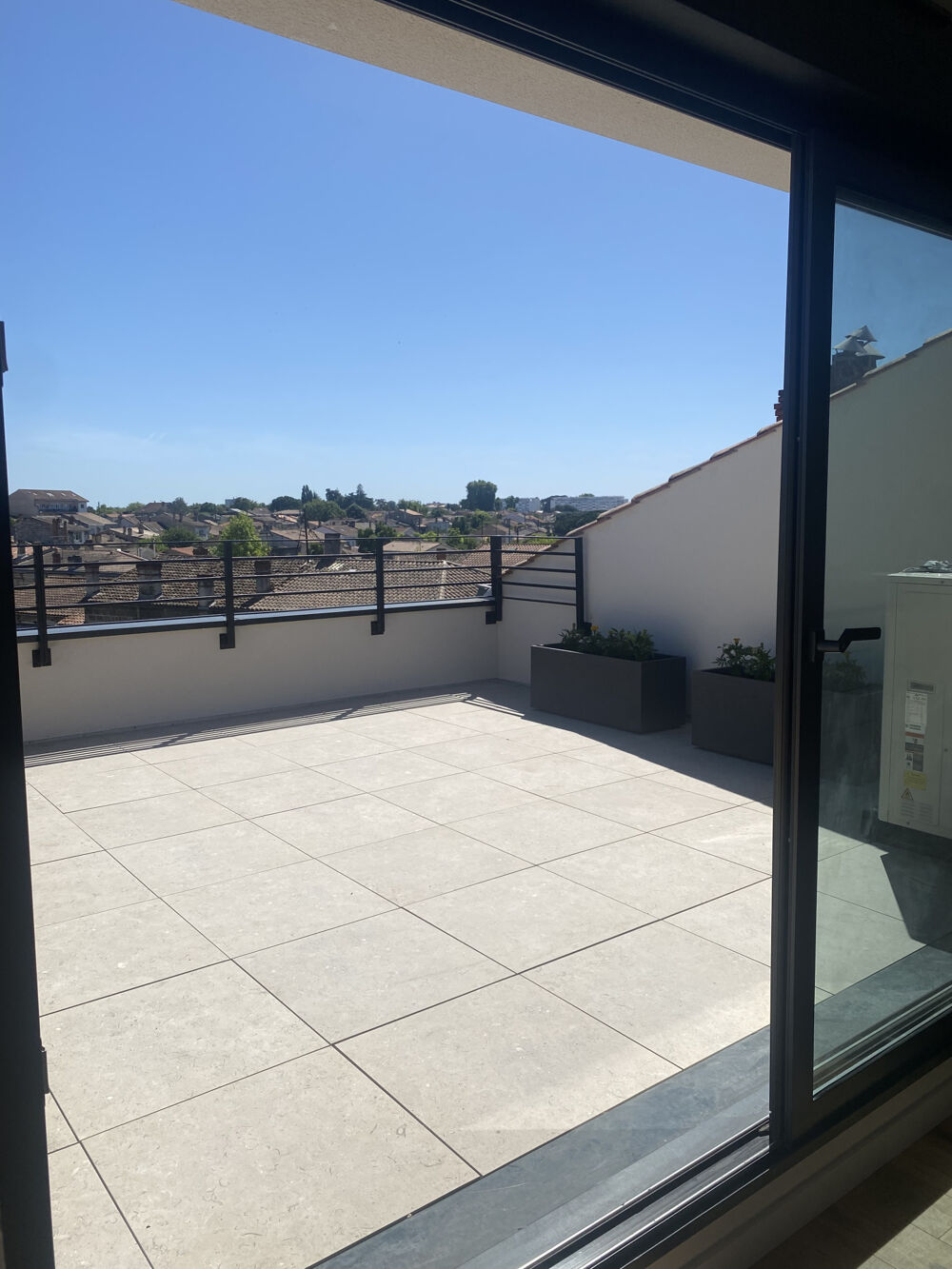 EXCEPTIONNEL A BORDEAUX-NANSOUTY - DUPLEX T5 AVEC TERRASSE PLEIN SUD