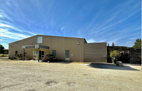 A VENDRE - PIERRELATTE - BATIMENT COMMERCIAL 700 M2 environ (opportunit&eacute; d'investissement avec locataires en p 525000 26700 Pierrelatte