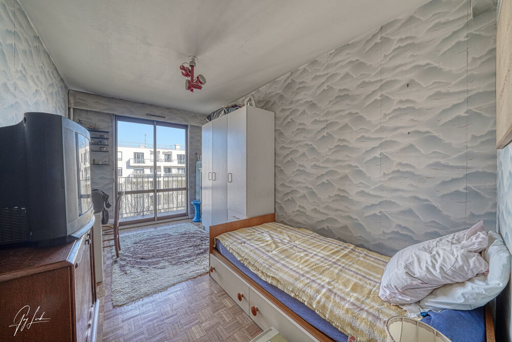 Vente Appartement Courbevoie   Cœur de ville : appartement traversant, lumineux, 3/4 pièces avec balcons Courbevoie