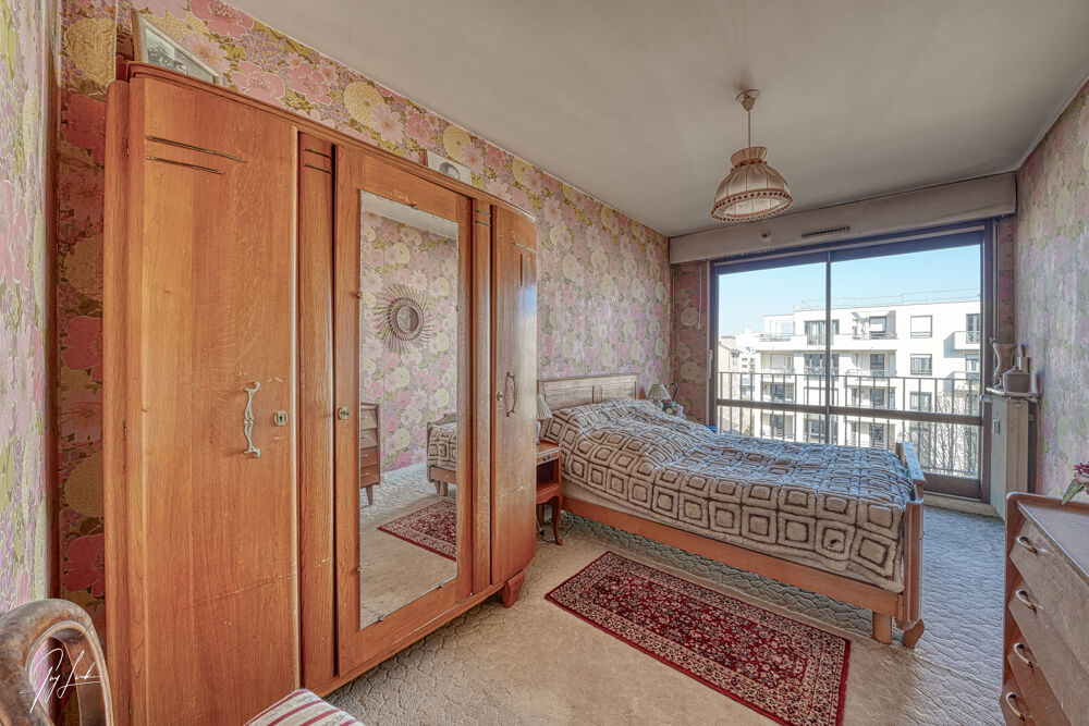 Vente Appartement Courbevoie   Cœur de ville : appartement traversant, lumineux, 3/4 pièces avec balcons Courbevoie