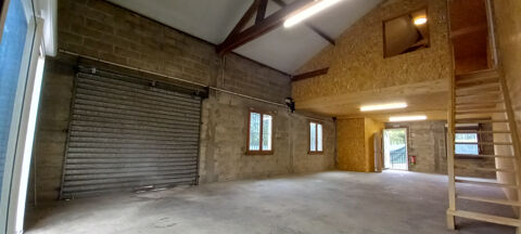 78 (VERT) AXE : D 983 - LOCAL D'ACTIVITE - 122m2  - COMMERCIALE ou ARTISANALE (show-room - atelier- commerce) 1651 78930 Vert