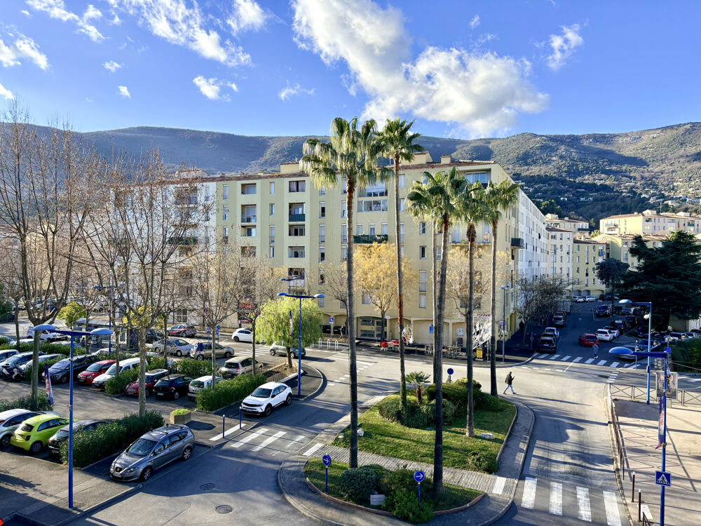 Vente Appartement T3 spacieux avec balcon, loggia et garage Carros