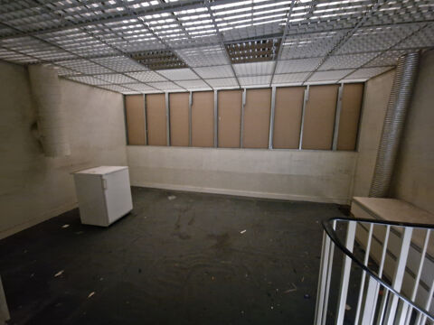   Local 55m2 -  Allée centrale vers l'entrée CARREFOUR 