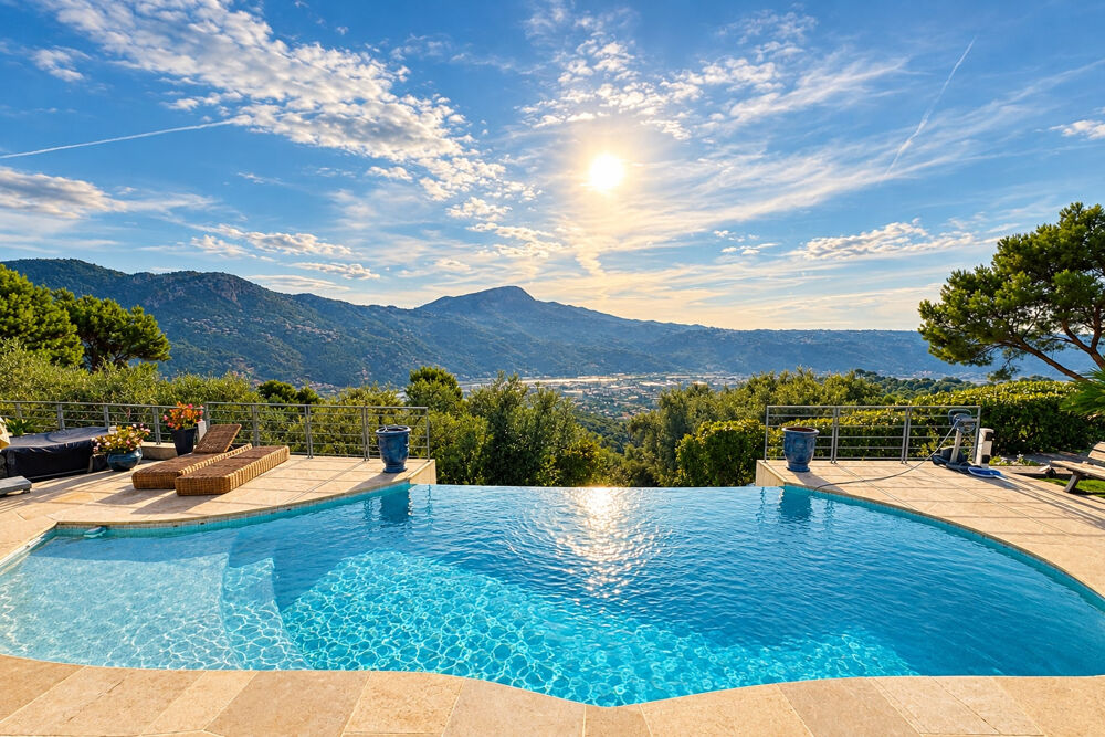 Vente Propriété/Château EXCLUSIVITÉ CARROS VILLAGE Carros