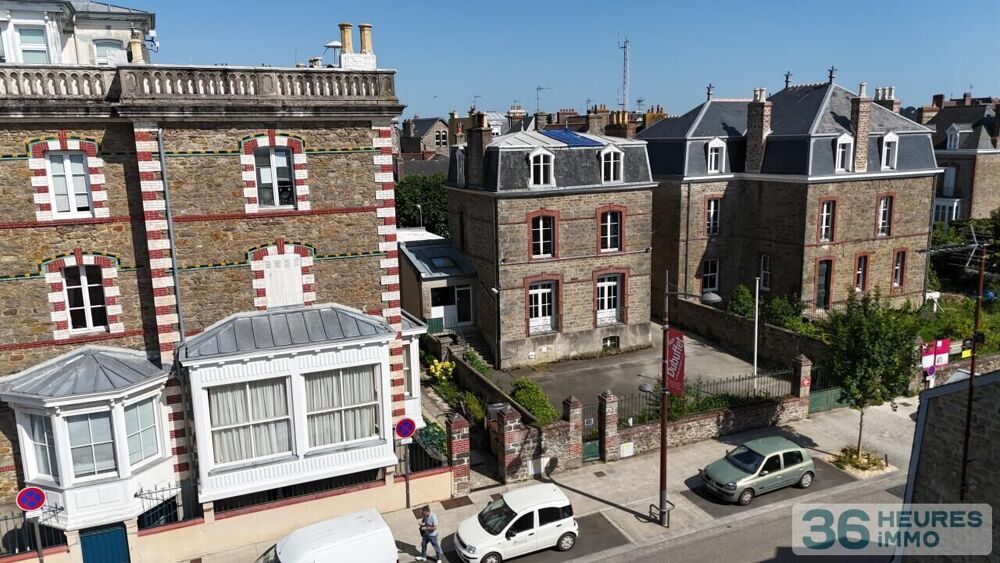 Au coeur de Dinard, à proximité immédiate des commerces ....