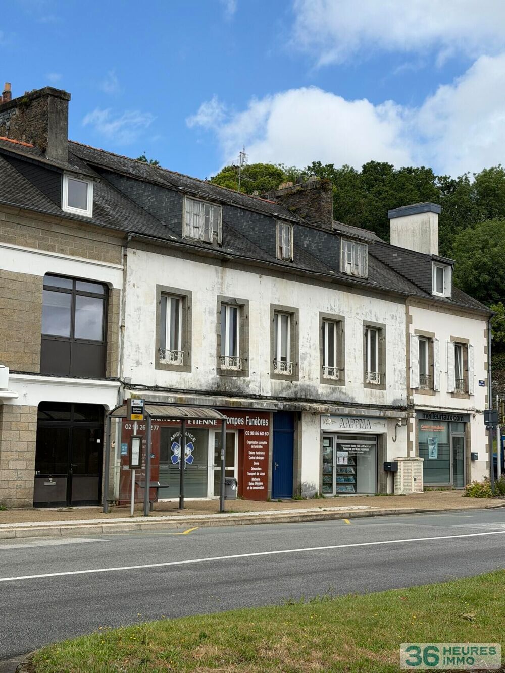 - Au coeur des commerces de proximité (pharmacie....