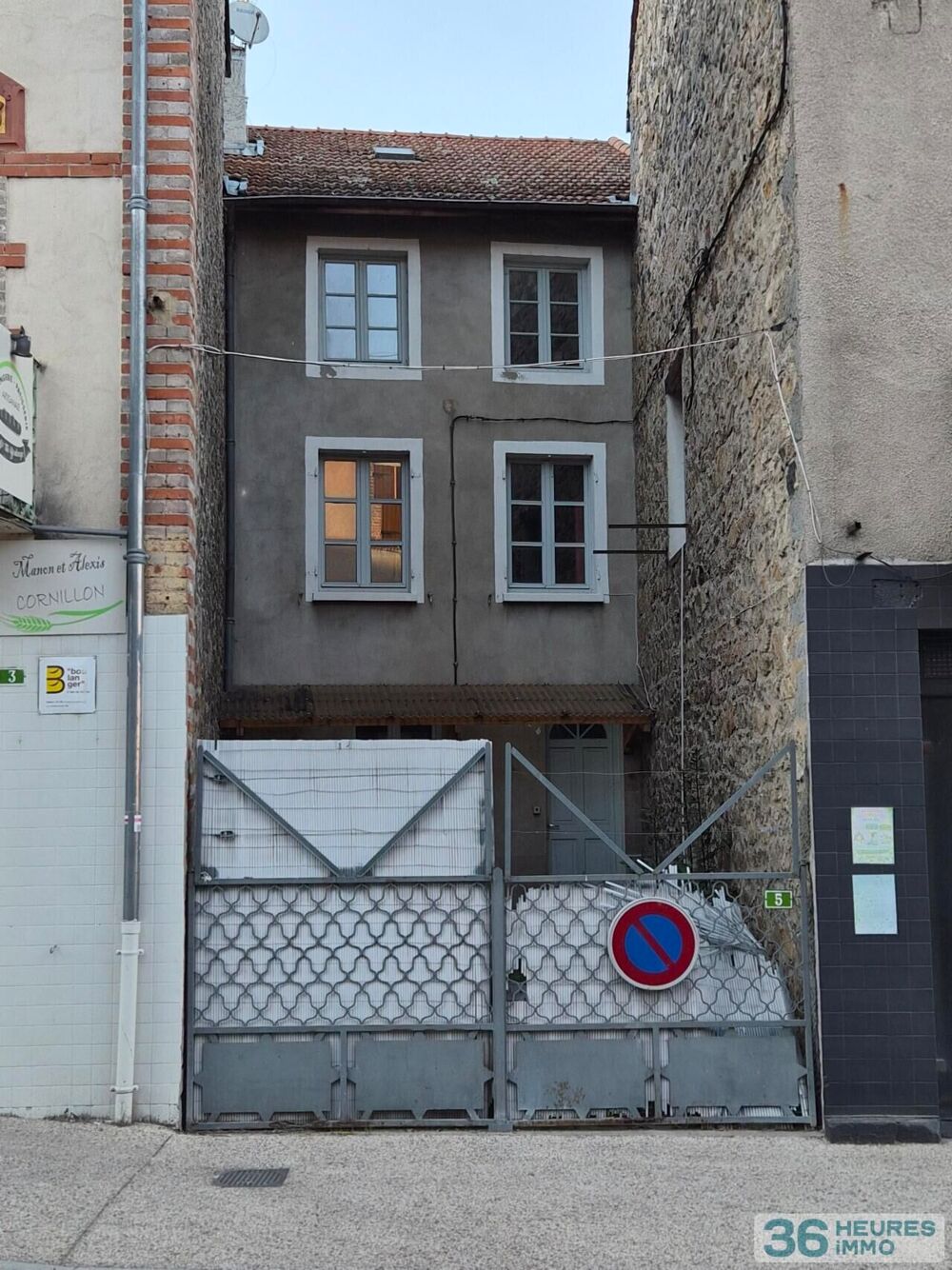 Au coeur du bourg de Retournac, cette maison de village m....