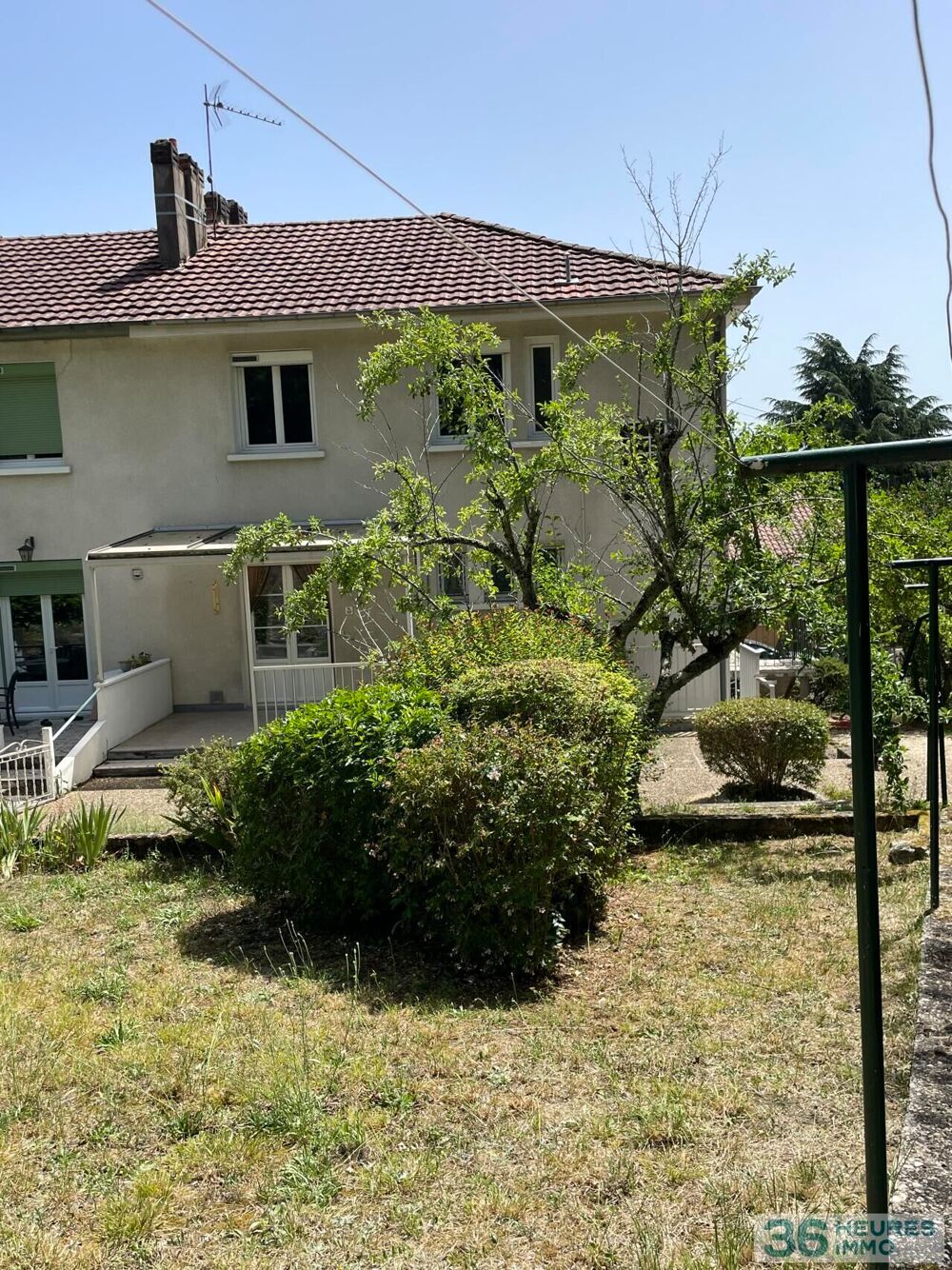 Située dans un quartier résidentiel apprécié de Trélissa....