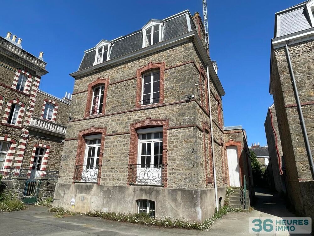 Au coeur de Dinard, à proximité immédiate des commerces ....