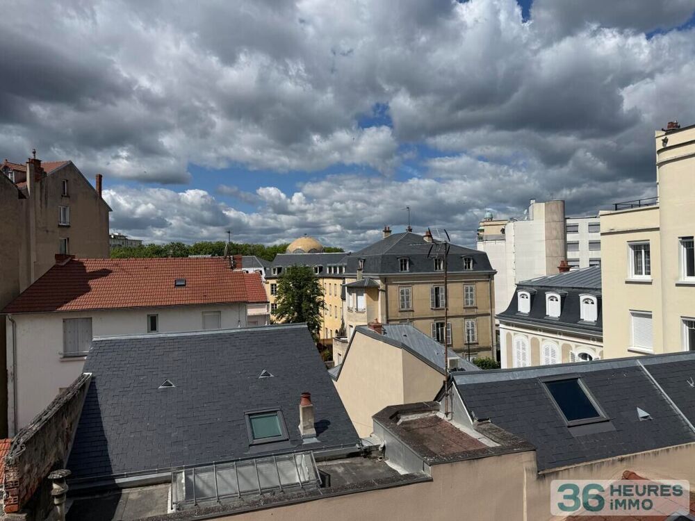 Coeur de ville, au troisième étage avec ascenseur, appar....