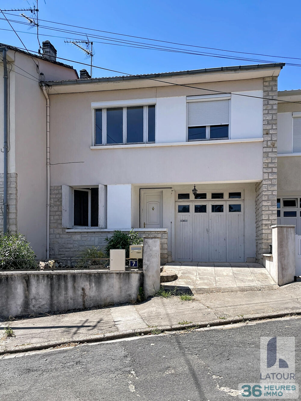 Située dans un quartier trés calme et résidentiel de Tré....