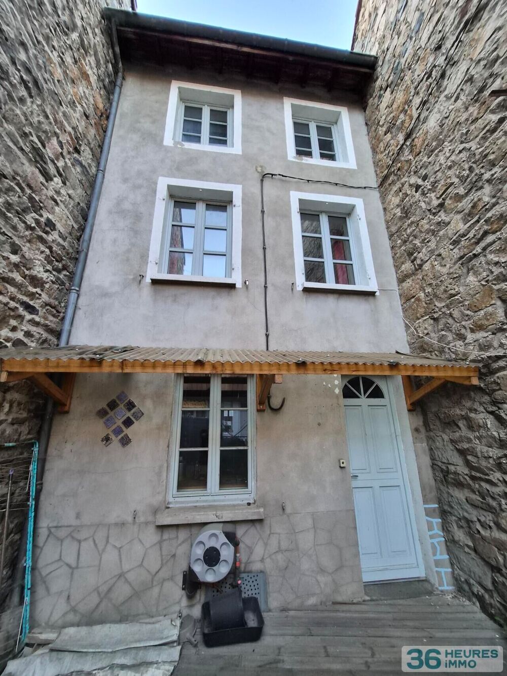 Au coeur du bourg de Retournac, cette maison de village m....