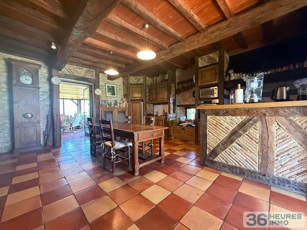 A vendre maison de caractère en pierres avec dépendances....