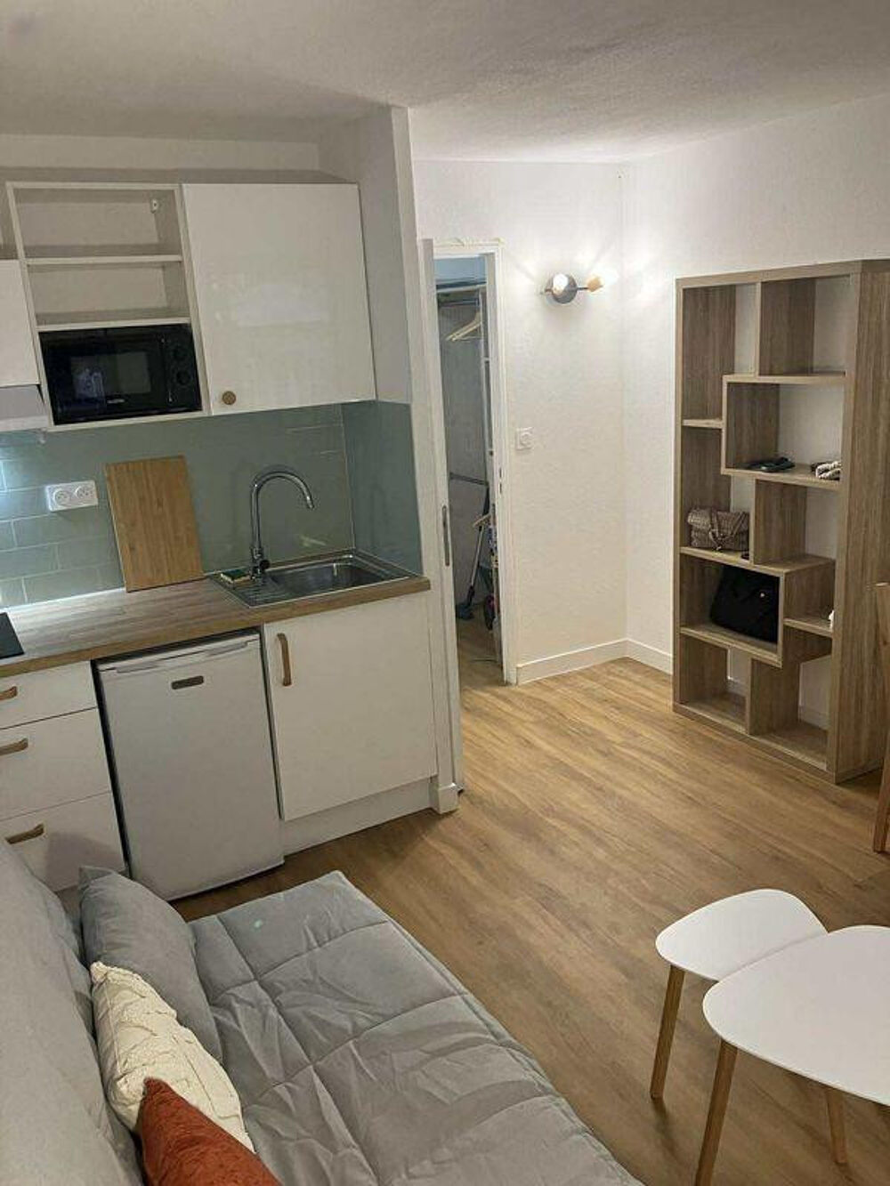 Location Appartement Studio refait à neuf 21m2 Marseille 1
