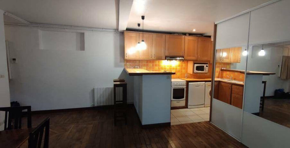 Location Appartement Beau studio meublé 34 m² proche Guy Moquet Paris 17