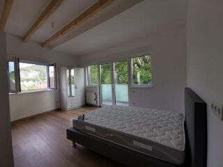  Appartement à louer 1 pièce 180 m²