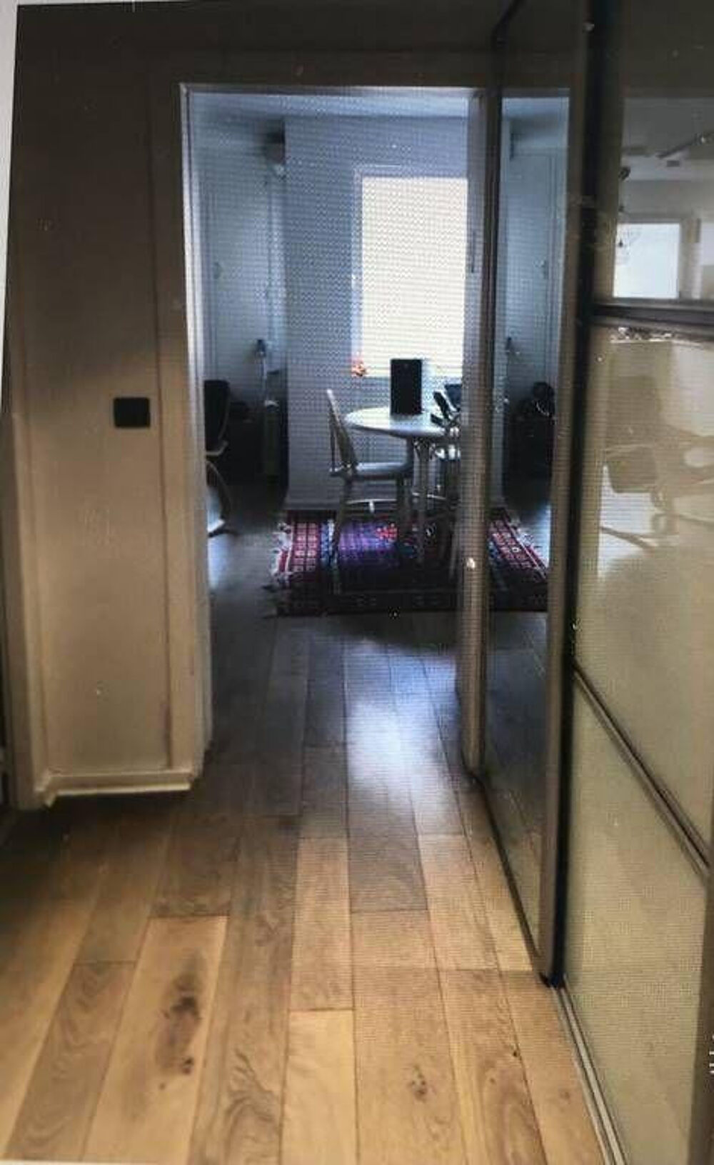 Location Appartement Beau et grand studio meublé 43m² Buttes Chaumont Paris 19