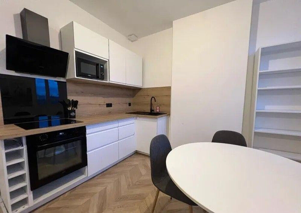 Location Appartement Superbe 2P meublé 42m² refait à neuf Marseille 1