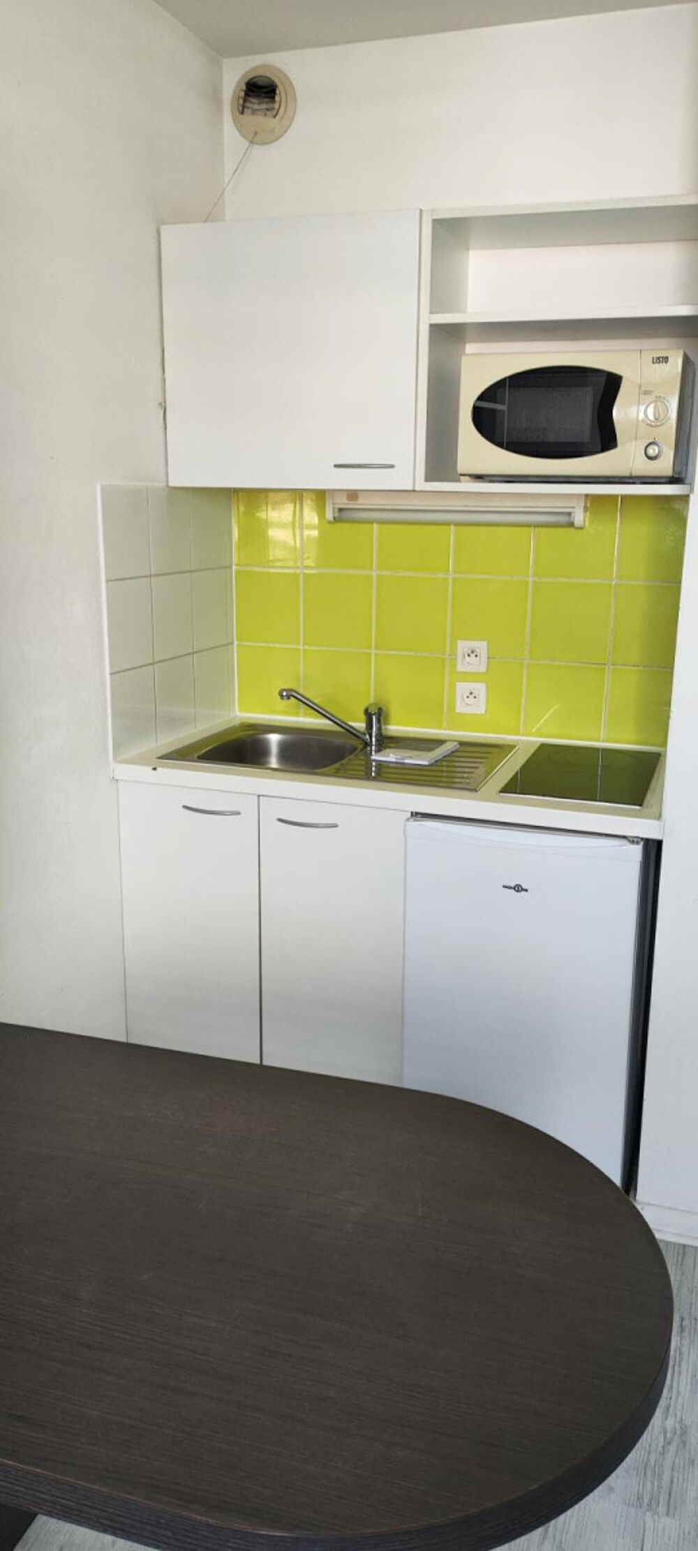 Location Appartement Loue studio meublé à Nîmes Parc Arena Gardien Nîmes