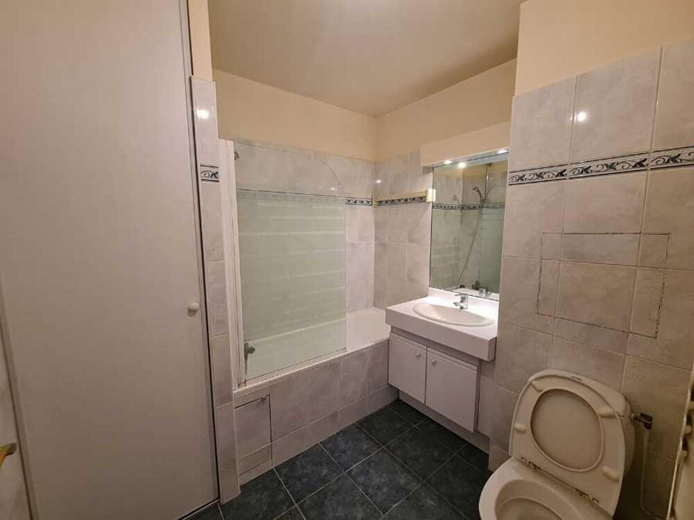 Location Appartement Grand studio Paris 19ème Paris 19