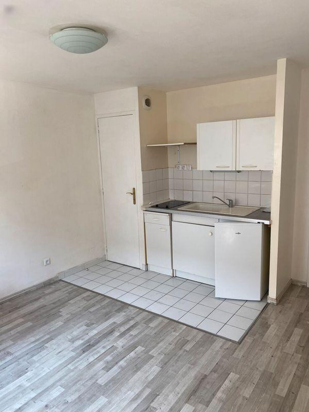 Location Appartement Beau studio 28m²  quartier Saint Michel Lille