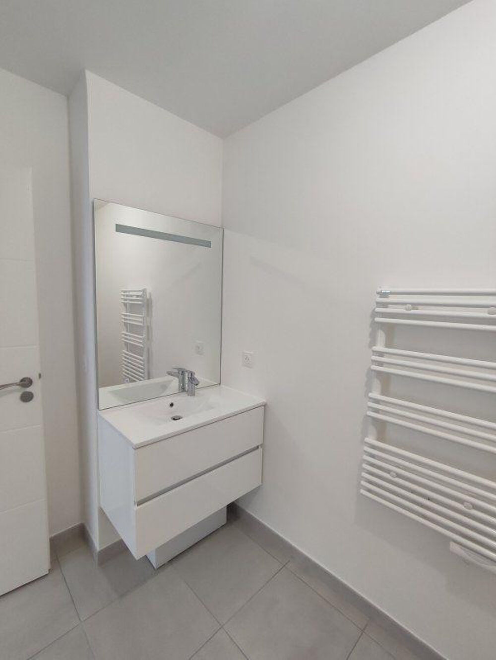 Location Appartement Agréable 2 pièces loggia quartier des Capucins Bordeaux