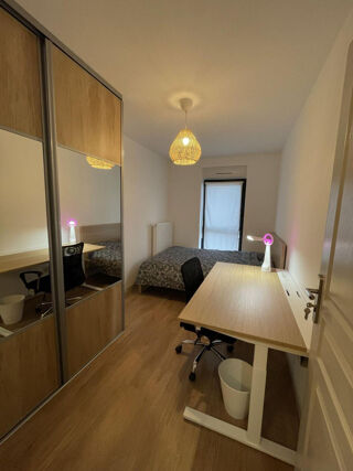  Appartement à louer 4 pièces 75 m²