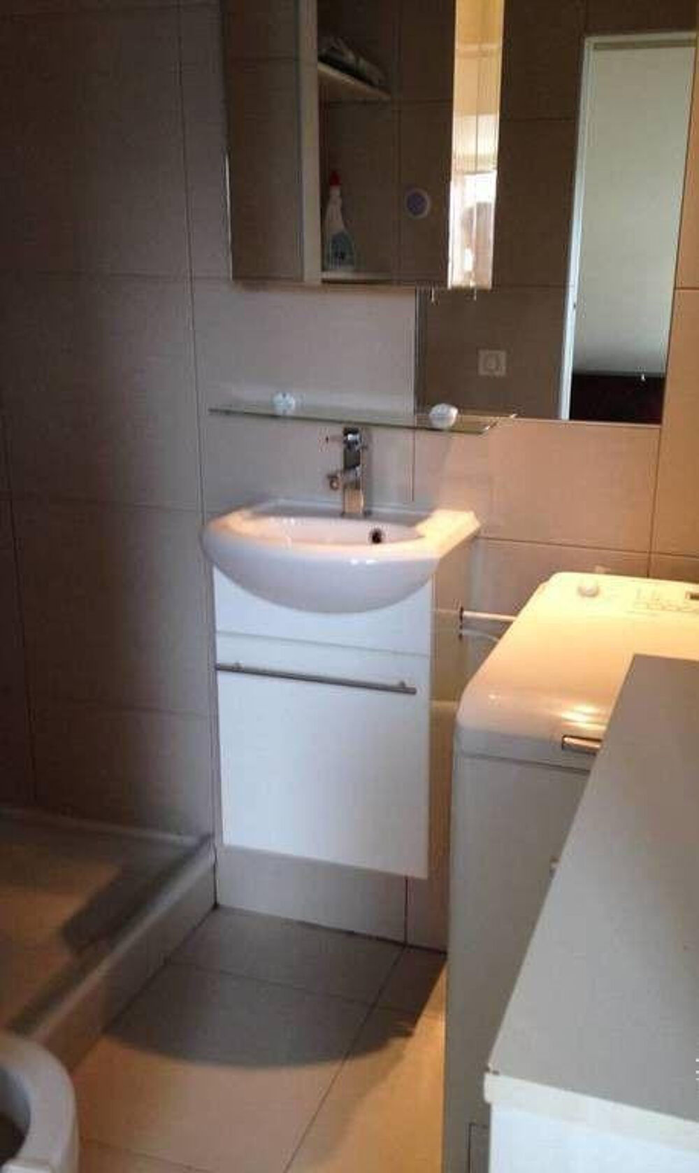 Location Appartement Beau studio meublé 26m² très bon état et aménagé Paris 17
