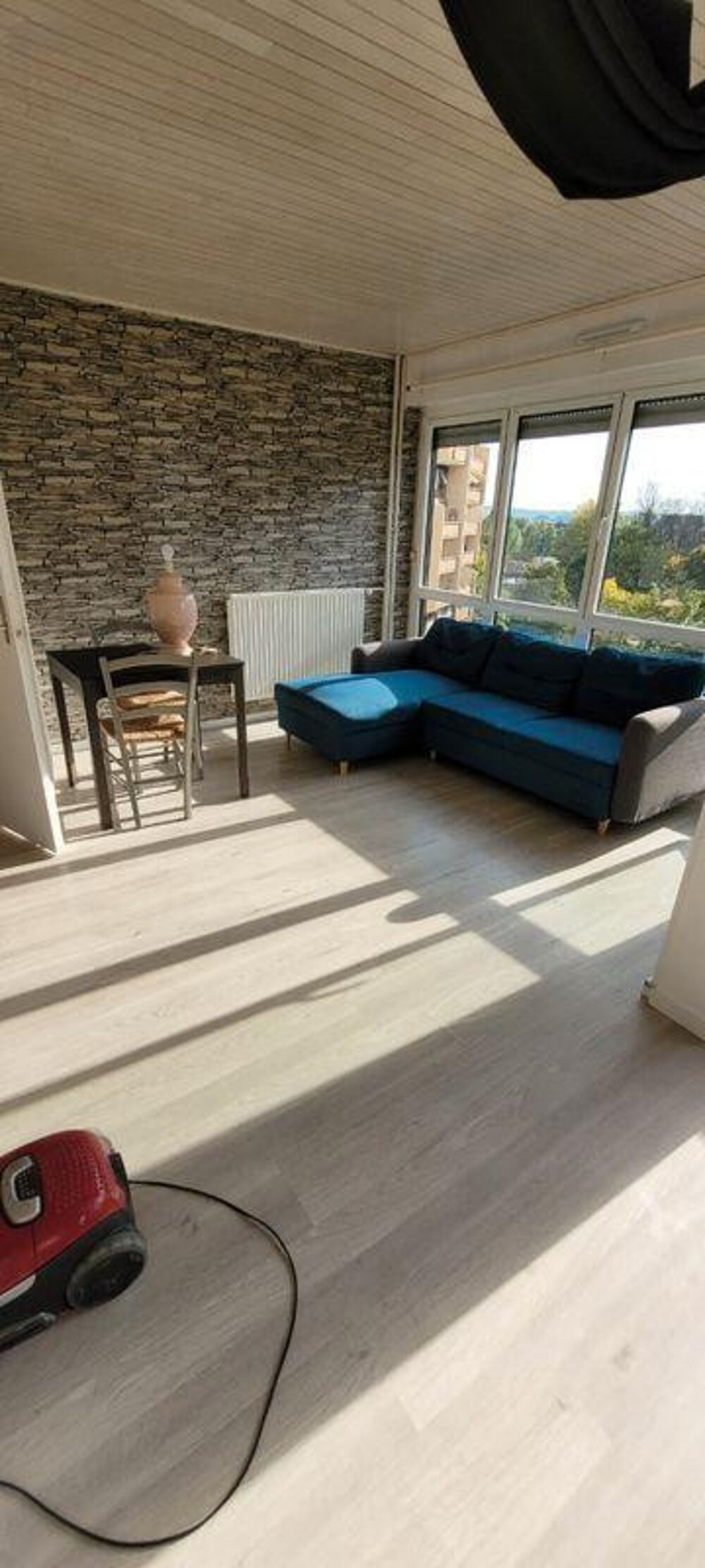 Location Appartement Joli T2 avec balcon salle de bain  cuisine  WC sép Sevran