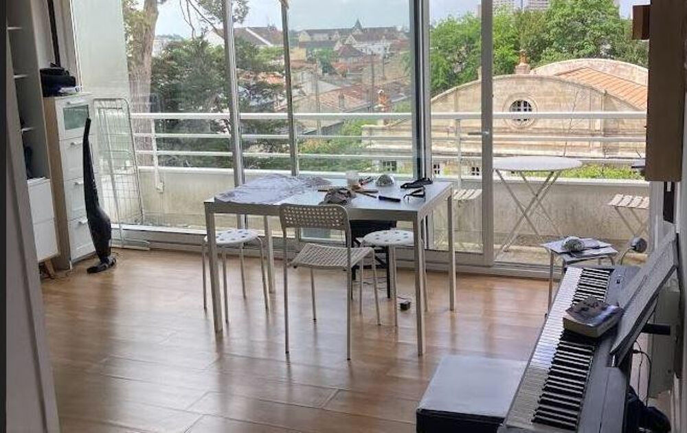 Location Appartement Beau studio 29m² balcon parking barrière Pessac Bordeaux