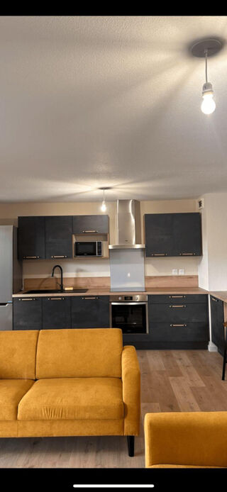  Appartement à louer 5 pièces 100 m²