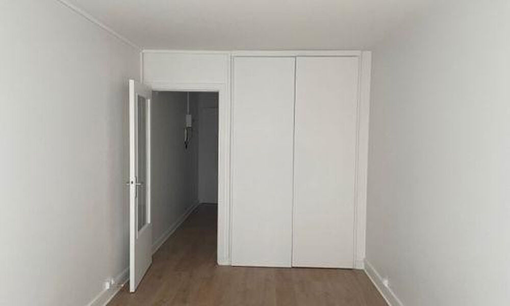 Location Appartement Beau studio rénové + baignoire Paris 17è Paris 17