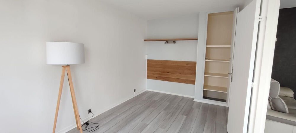 Location Appartement T2 meublé lumineux avec balcon, cave et parking Élancourt