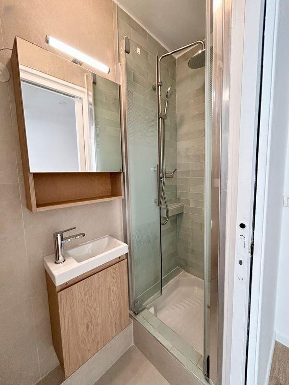 Location Appartement ? Studio meublé neuf – 18ème Marcadet-Poissonniers Paris 18