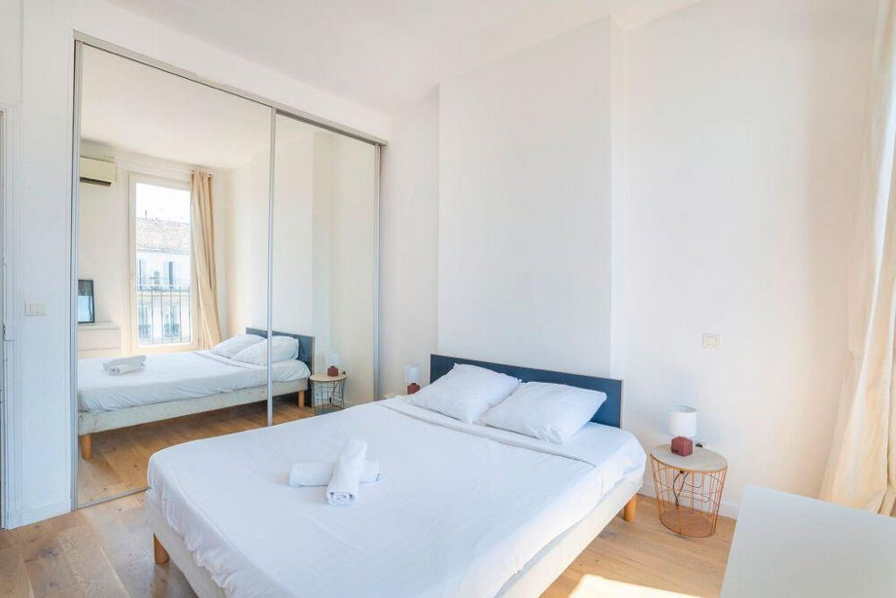 T2 meublé lumineux avec balcon, clim et parking