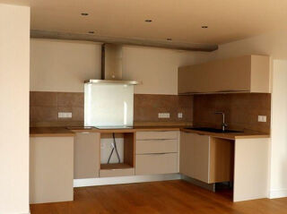  Appartement à louer 5 pièces 101 m²