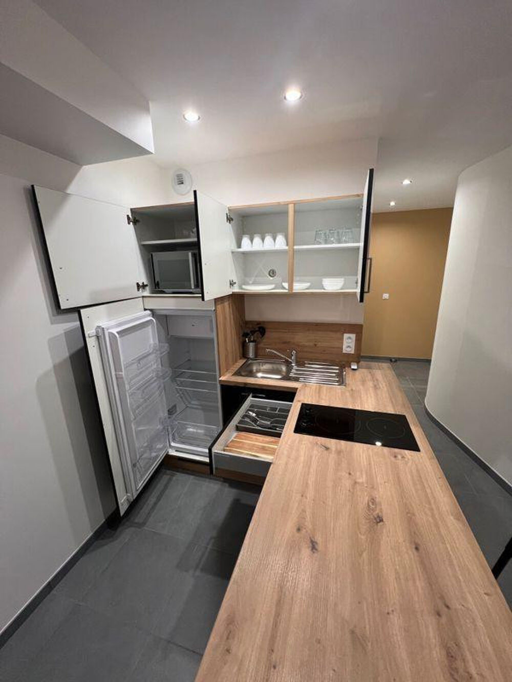 Location Appartement Studio meublé, équipé loyer tout compris Saint-Étienne