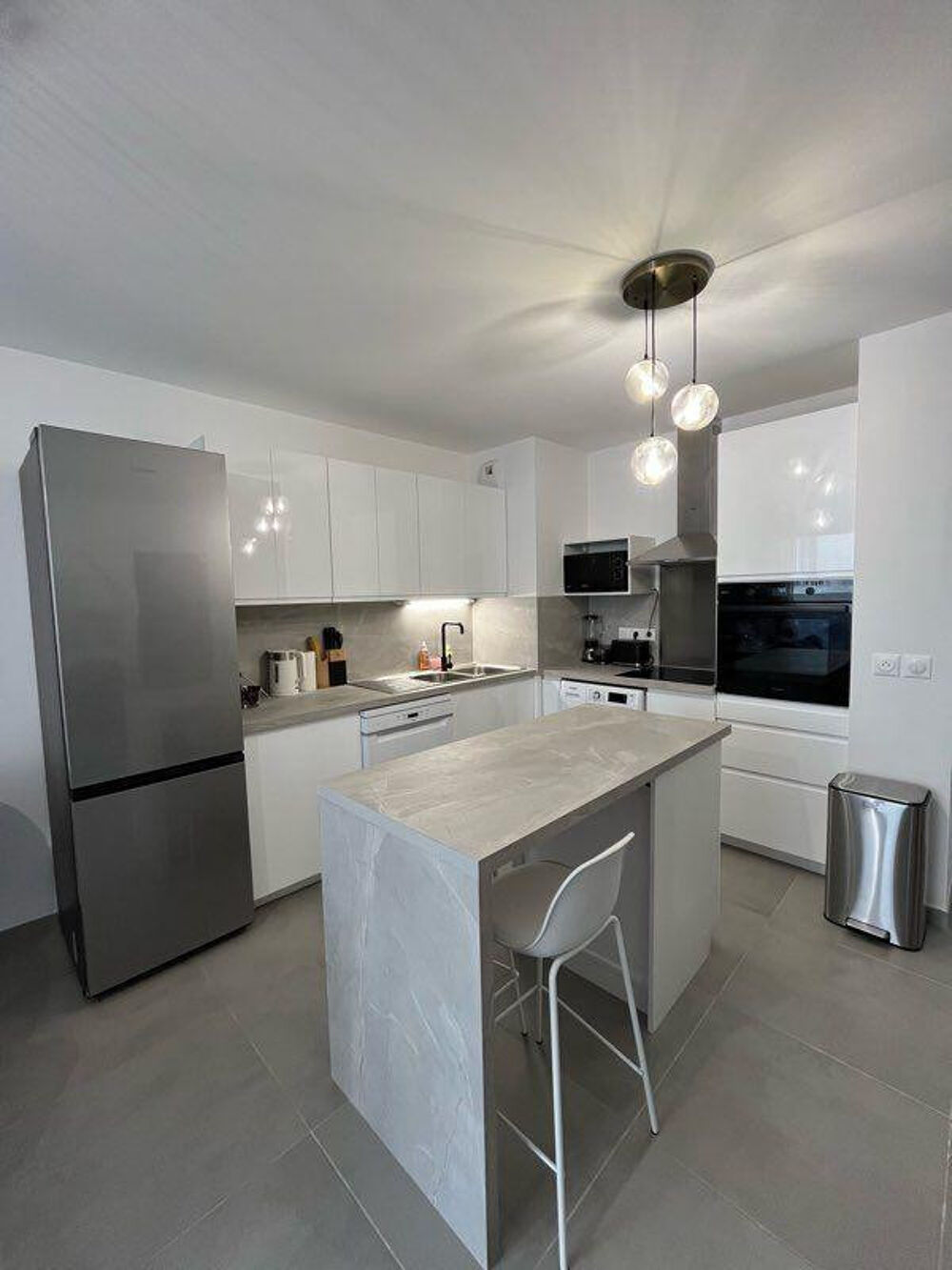 Location Appartement Luxueux T2 meublé 47m² + terrasse 13m² Marseille 9