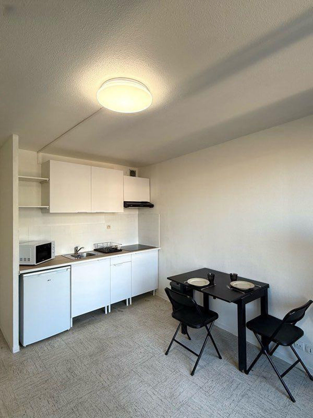 Location Appartement Beau studio meublé 23m² au cœur de Marseille Marseille 1