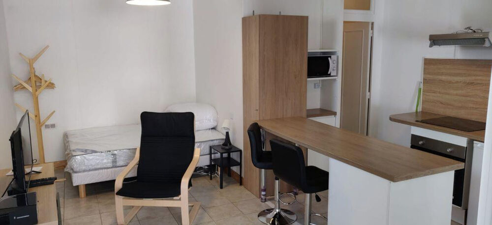 Location Appartement Studio spacieux et lumineux de 23m2, terrasse Bordeaux