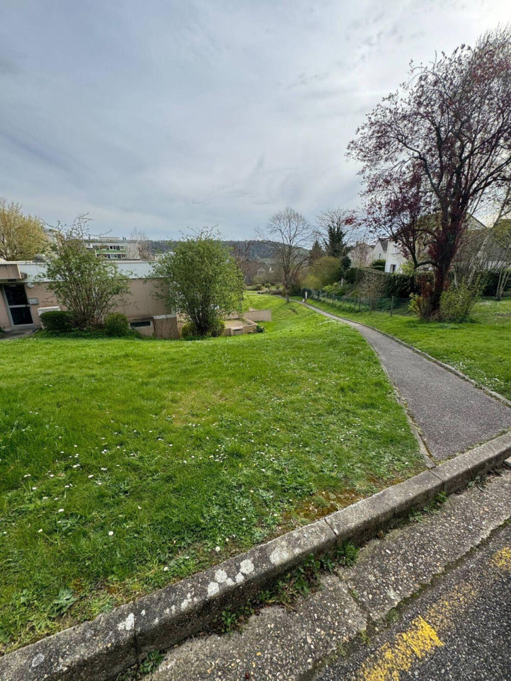 Location Appartement F1 meublé arboré calme av parking près St Hilaire Rouen