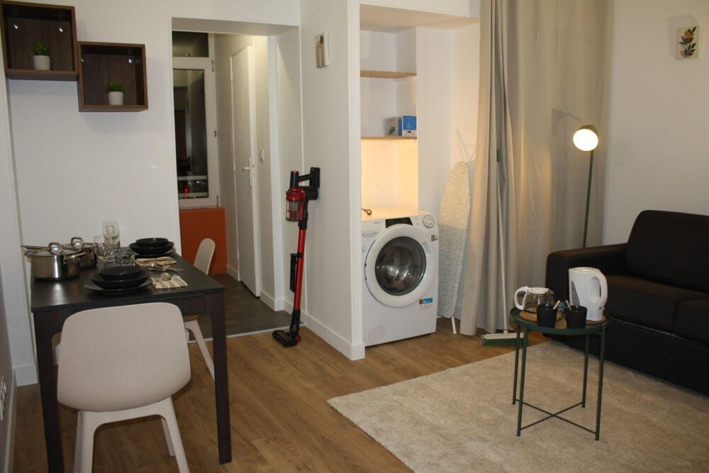 Location Appartement Beau studio meublé 23m² traversant refait à neuf Lille