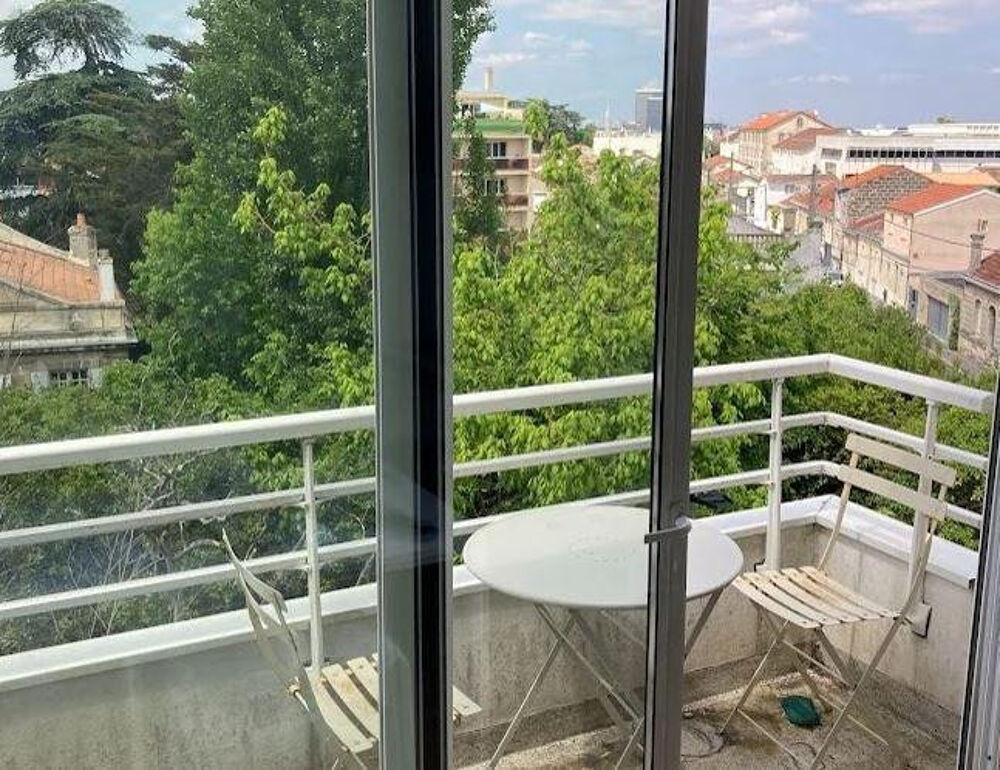 Location Appartement Beau studio 29m² balcon parking barrière Pessac Bordeaux