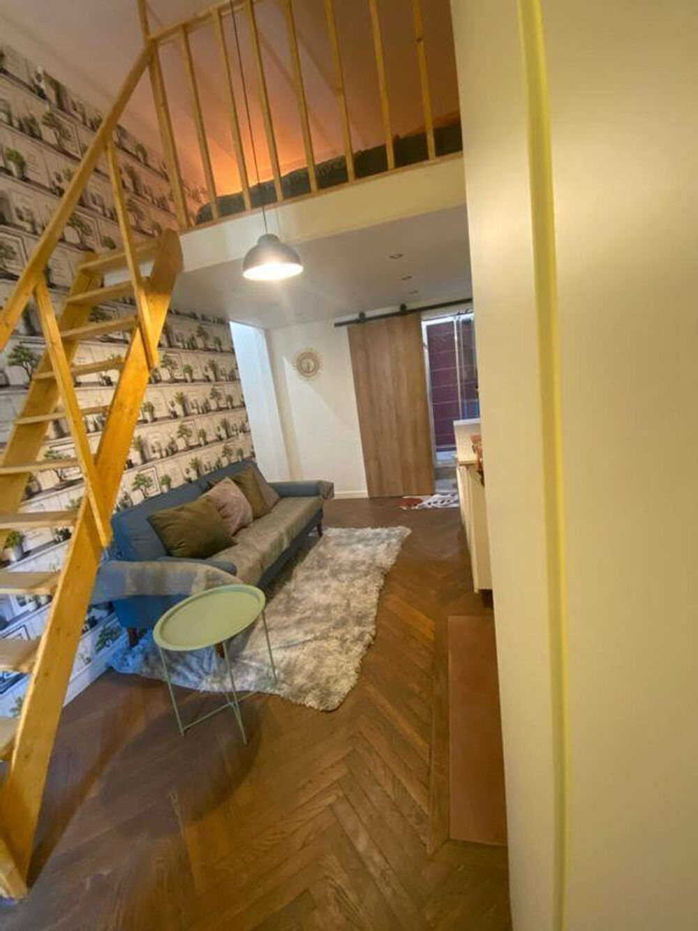 Location Appartement Très joli studio refait à neuf 18m² Marseille 1