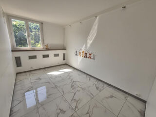  Appartement à louer 4 pièces 73 m²