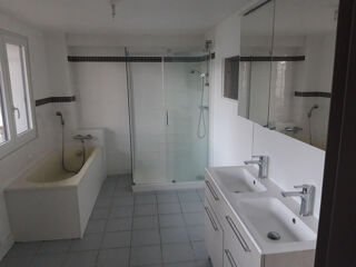  Appartement à louer 4 pièces 100 m²