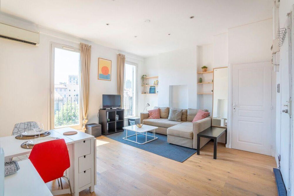 T2 meublé lumineux avec balcon, clim et parking